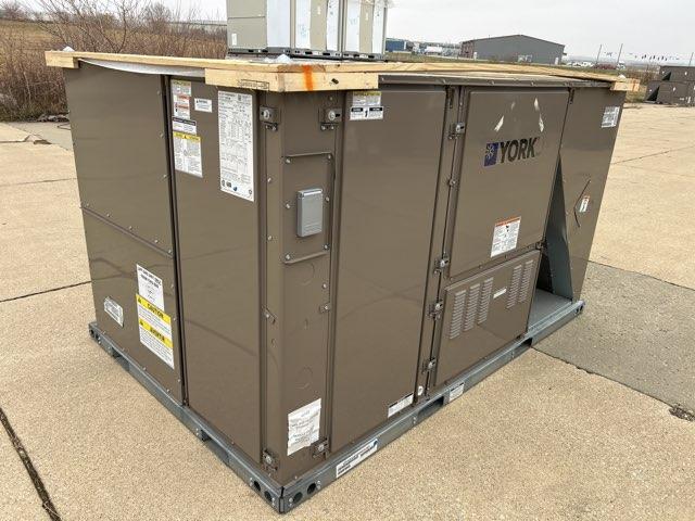 8.5 Ton Two-Stage Convertible Packaged Heat Pump Unit W/24 Kw Heat, 11.2 EER, 460/60/3, R410A