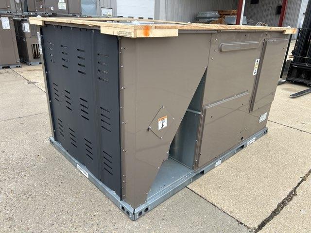 8.5 Ton Two-Stage Convertible Packaged Heat Pump Unit W/24 Kw Heat, 11.2 EER, 460/60/3, R410A