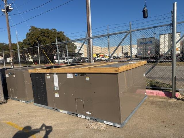 12.5 Ton Two-Stage Downflow Packaged Heat Pump Unit, 10.9 EER, 208-230/60/3, R410A