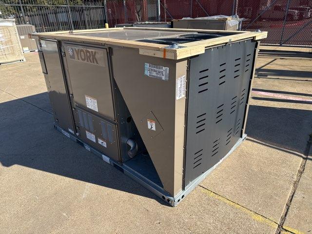 6.5 Ton Two-Stage Convertible Natural Gas/Electric Packaged Unit, 14.8 EER, 460/60/3, R410A