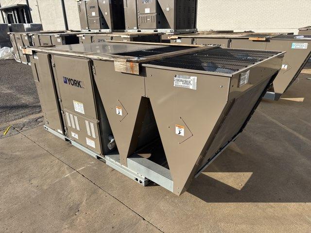 12.5 Ton Two-Stage Convertible Natural Gas/Electric Packaged Unit, 15.2 EER, 460/60/3, R410A