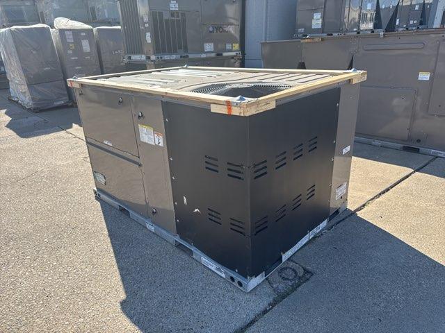 6 Ton Two-Stage Convertible Natural Gas/Electric Packaged Unit, 11 EER, 208-230/60/3, R410A