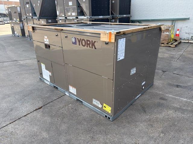 8.5 Ton Two-Stage Convertible Packaged Air Conditioning Unit, 12.2 EER, 208-230/60/3, R410A
