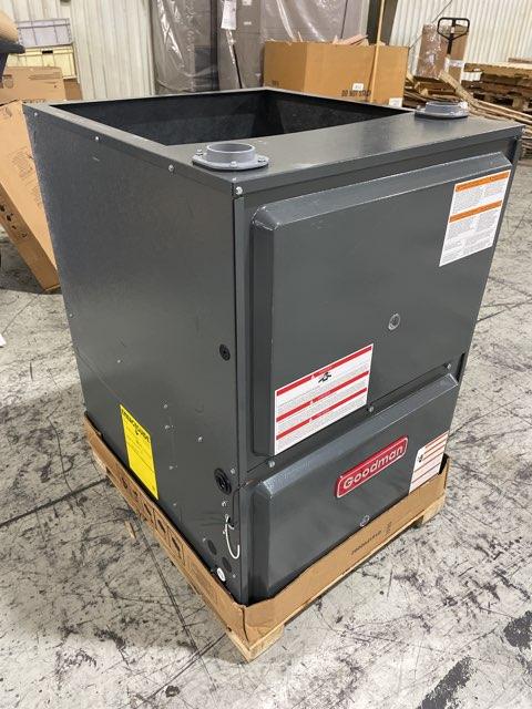 120,000 BTU Low NOx 2-Stg Down/Horz ECM Var Spd Comm Compatible Gas Furnace 96% 115/60/1 CFM: 2000