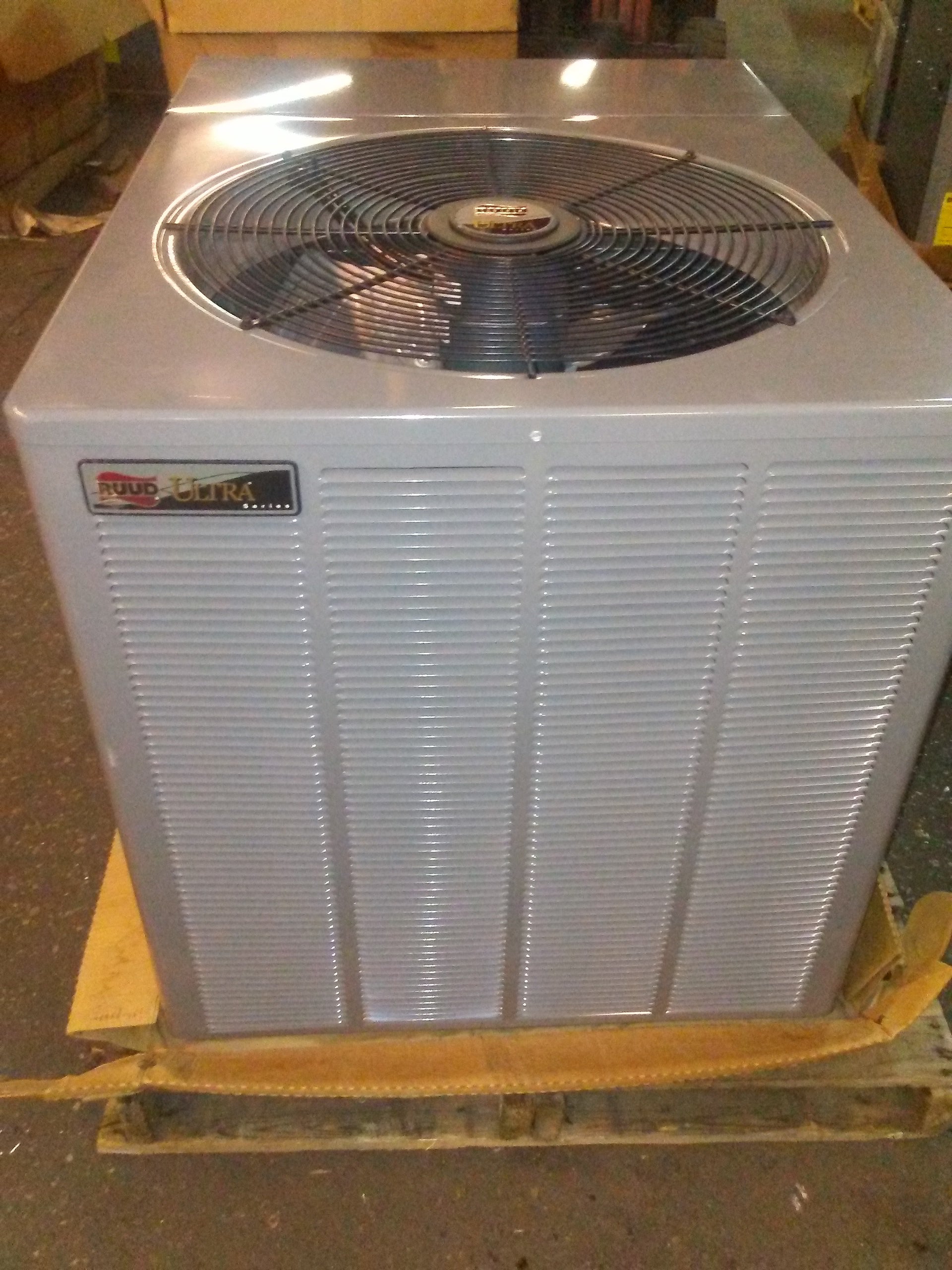 2 TON 2 STAGE SPLIT SYSTEM AIR CONDITIONER EQUIPPED WITH THE COMFORT CONTROL SYSTEM, 18 SEER 208-230/60/1 R410A
