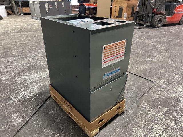80,000 BTU Low NOx 2-Stg Down/Horz ECM Var Spd Comm Compatible Gas Furnace 80% 115/60/1 CFM: 1200