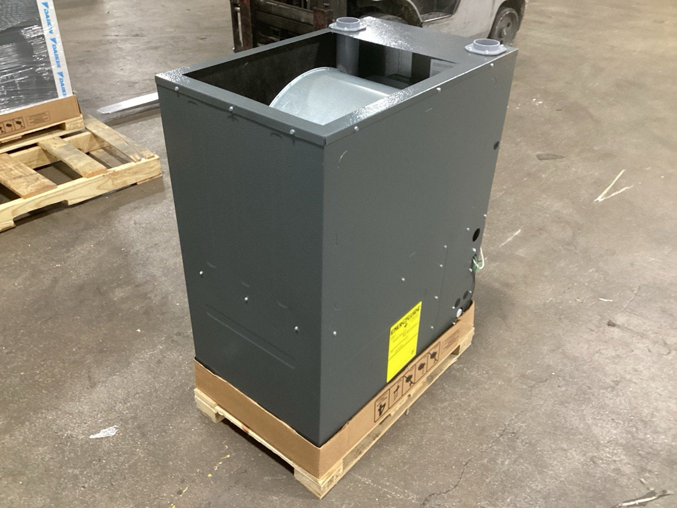 80,000 BTU Low NOx Modulating Down/Horz ECM Var Spd Comm Comp Gas Furnace 97% 115/60/1 CFM: 1200