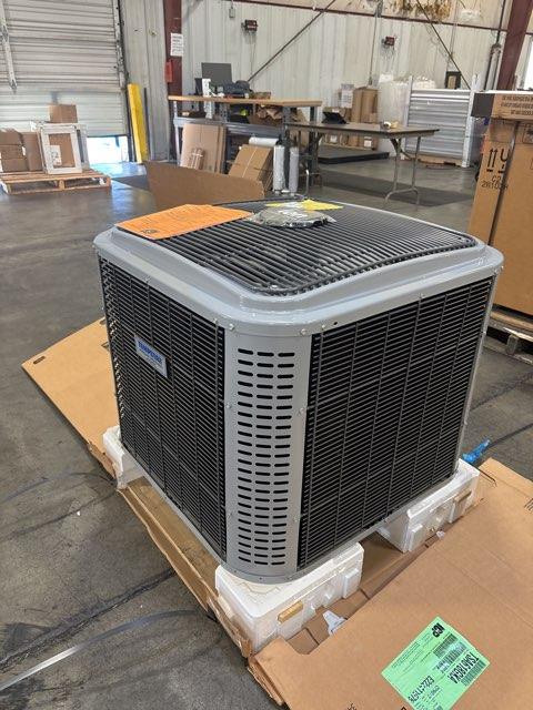 1.5 Ton Single-Stage Split-System Communicating Air Conditioner 208-230/60/1 R410A 16 SEER