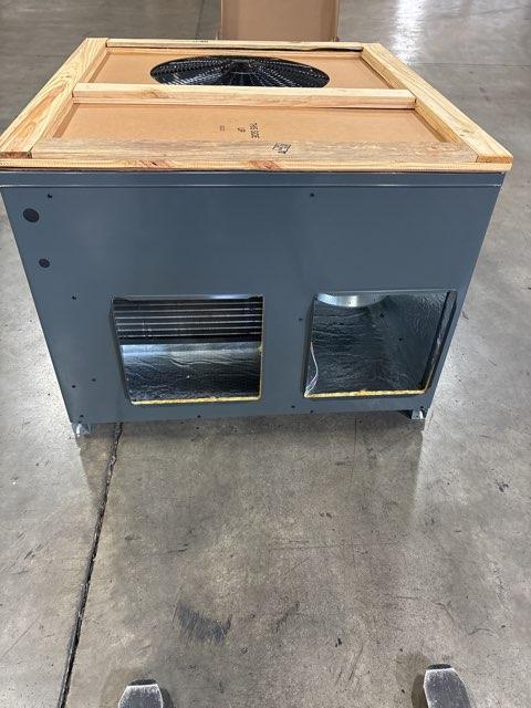 2.5 Ton Ultra Low NOx 1-Stg Convertible Natural G/E Packaged Unit, 13.4 SEER2, 208-230/60/1, R410A