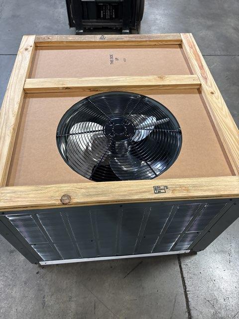 2.5 Ton Ultra Low NOx 1-Stg Convertible Natural G/E Packaged Unit, 13.4 SEER2, 208-230/60/1, R410A