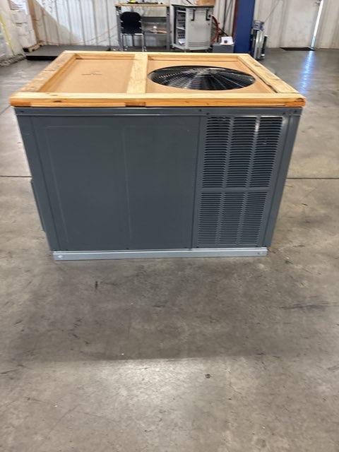2.5 Ton Ultra Low NOx 1-Stg Convertible Natural G/E Packaged Unit, 13.4 SEER2, 208-230/60/1, R410A