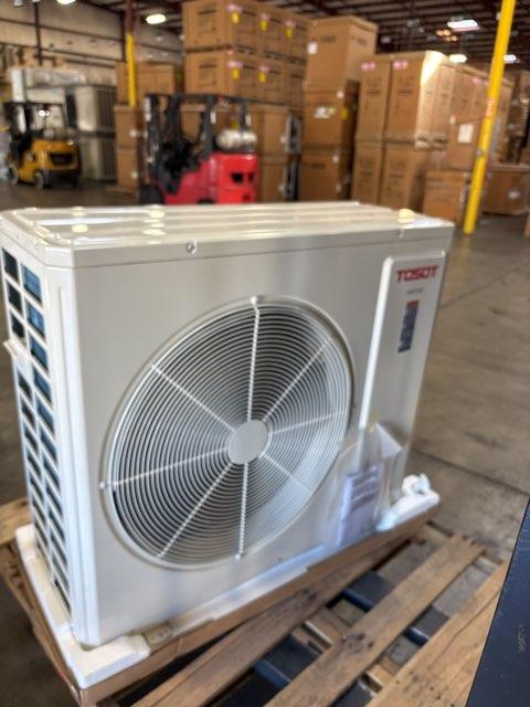 42,000 BTU Multi-Zone Outdoor Inverter Heat Pump Mini Split Unit, 21 SEER2 208-230/60/1 R410A