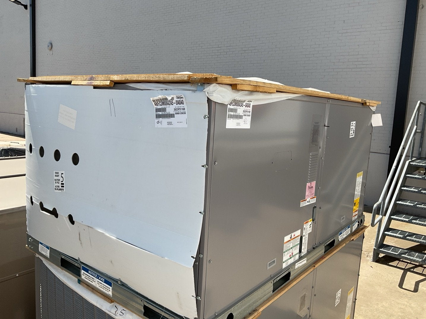 7.5 Ton Two-Stage Convertible Natural Gas/Electric Packaged Unit, 11.2 EER, 208-230/60/3, R410A
