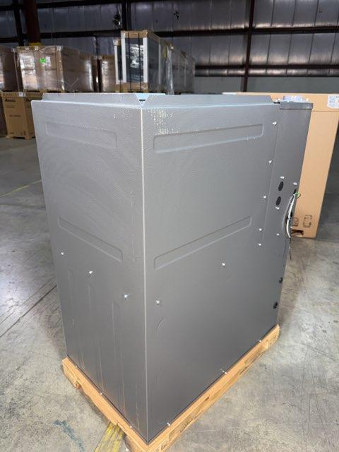 80,000 BTU Low NOx Two-Stage Up/Horz ECM Var Spd Comm Compatible Gas Furnace 96% 115/60/1 CFM: 1200