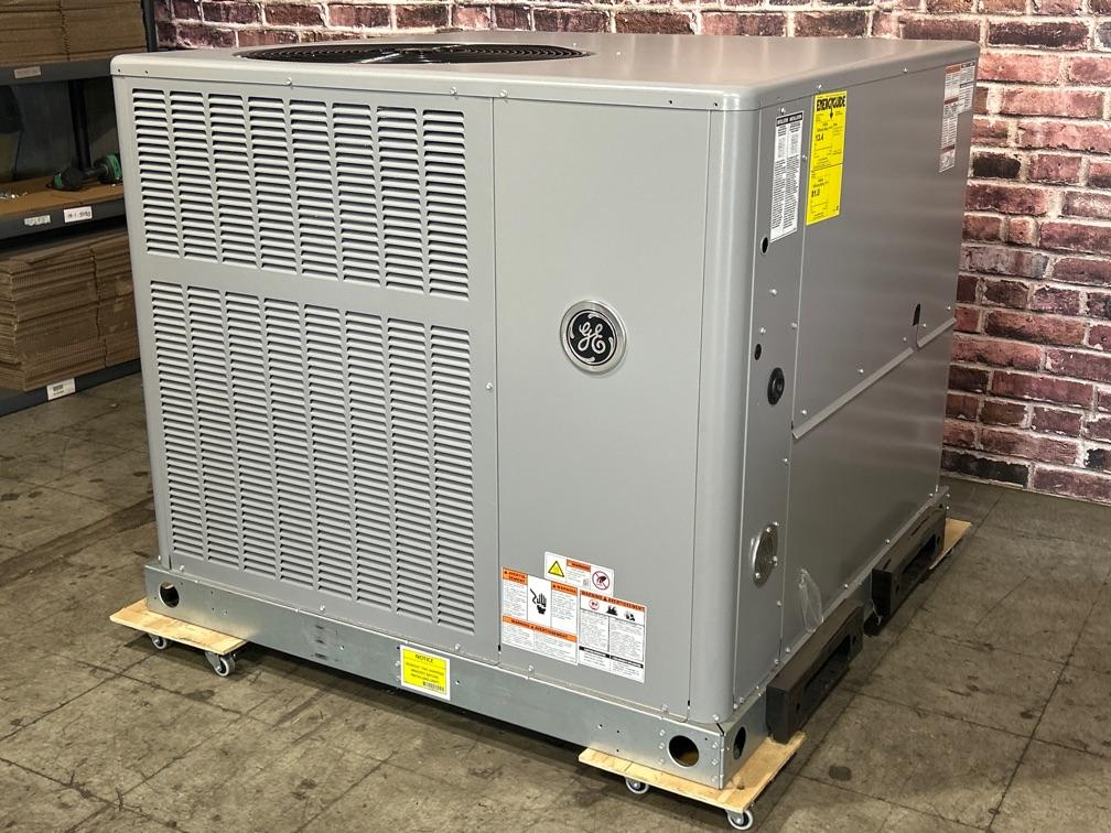 2.5 Ton Ultra Low NOx 1-Stage Convertible Natural G/E Packaged Unit, 14 SEER, 208-230/60/1, R410A