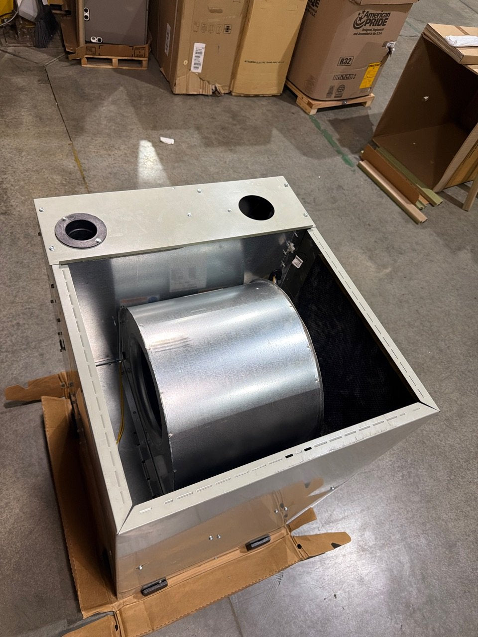 120,000 BTU Modulating Downflow/Horizontal ECM Var Spd Comm Comp Gas Furnace 95% 115/60/1 CFM: 2002