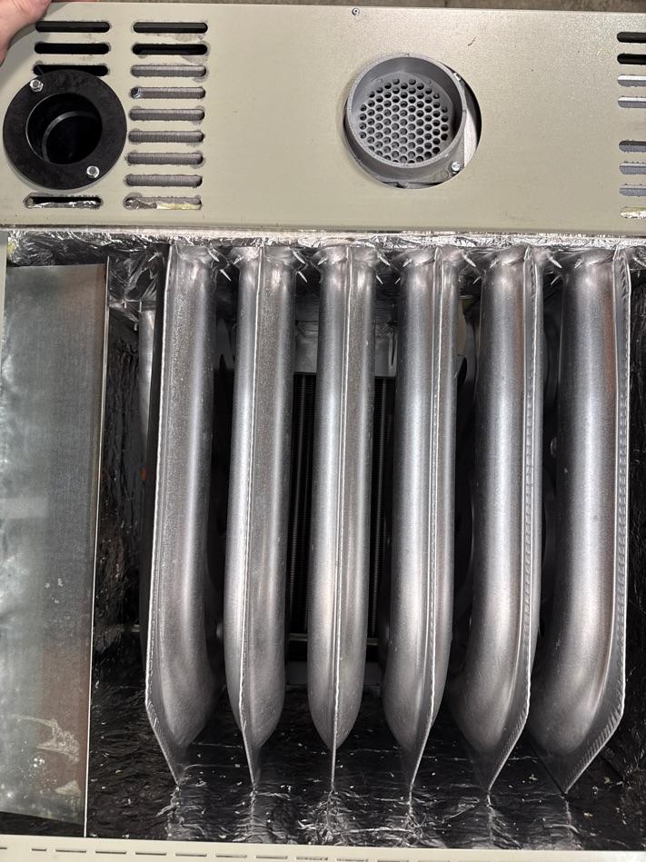 120,000 BTU Modulating Upflow/Horizontal ECM Var Spd Comm Comp Gas Furnace 97% 115/60/1 CFM: 2006
