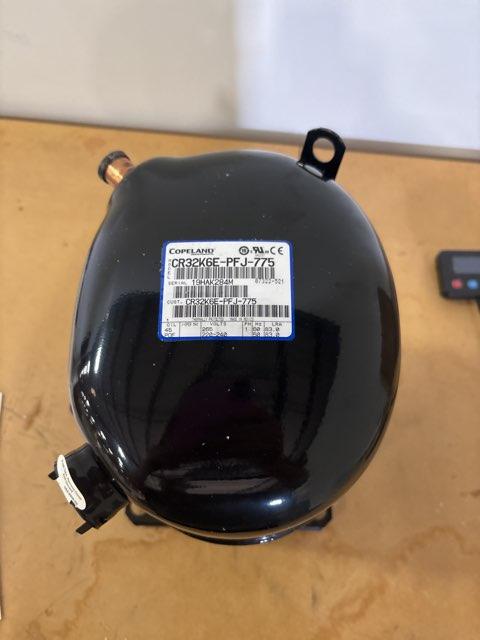 2.5 Ton Single-Stage AC Reciprocating Compressor 220-240/265/50/60/1 R22