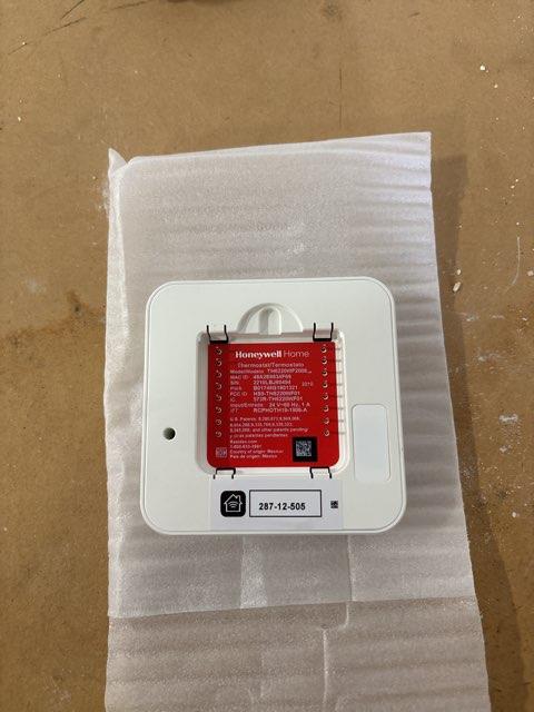2 Heat/2 Cool, Programmable Multi-Stage 24 V Heat Pump/Conventional Thermostat