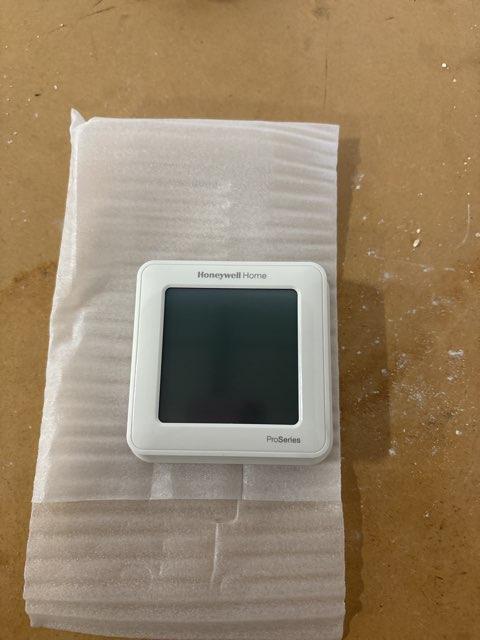 2 Heat/2 Cool, Programmable Multi-Stage 24 V Heat Pump/Conventional Thermostat