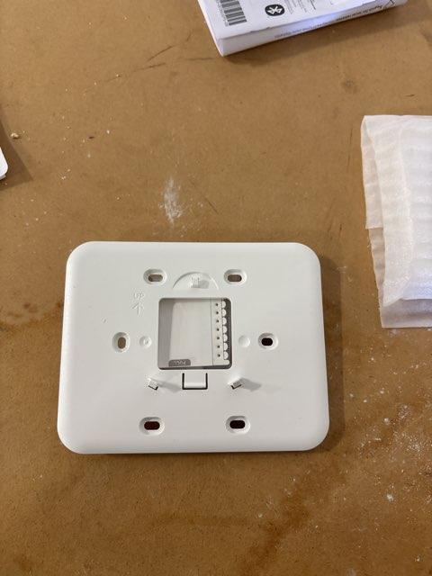 2 Heat/2 Cool, Programmable Multi-Stage 24 V Heat Pump/Conventional Thermostat