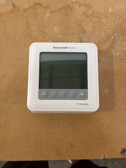 2 Heat/1 Cool, Programmable 24 V Heat Pump/Conventional Thermostat