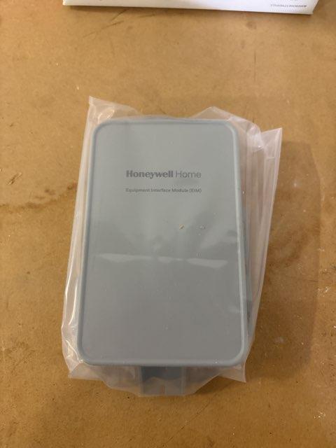 Programmable Prestige IAQ Multi-Stage 24 V Heat Pump Thermostat