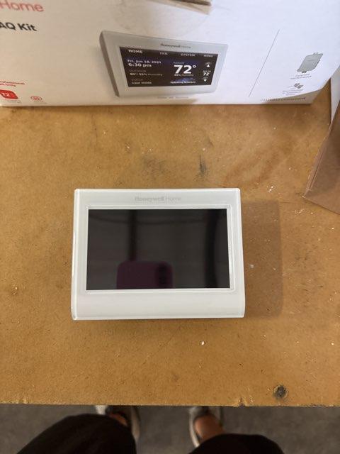Programmable Prestige IAQ Multi-Stage 24 V Heat Pump Thermostat
