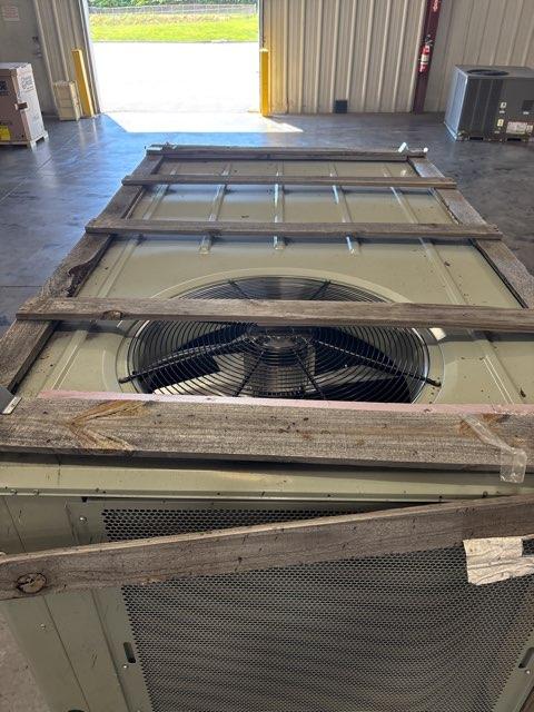 7.5 Ton Three-Stage Convertible Packaged Air Conditioning Unit, 11.2 EER, 460/60/3, R410A