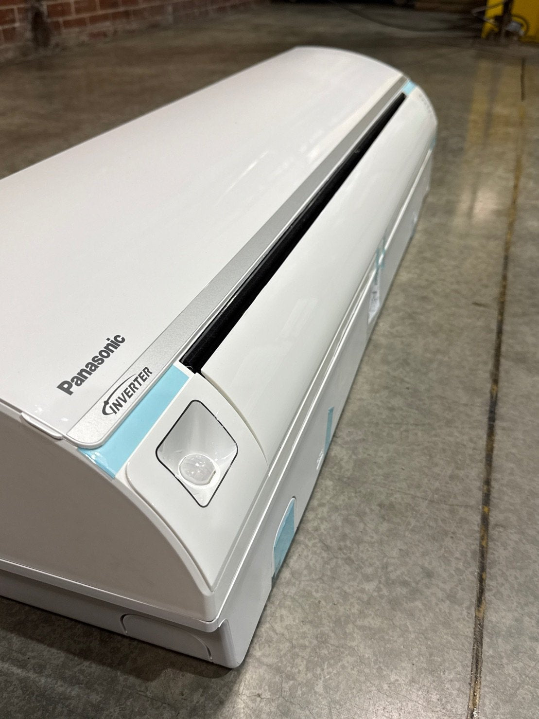 29,200 BTU Single-Zone Indoor Inverter Heat Pump Mini Split Unit, 19 SEER 208-230/60/1 R-410A