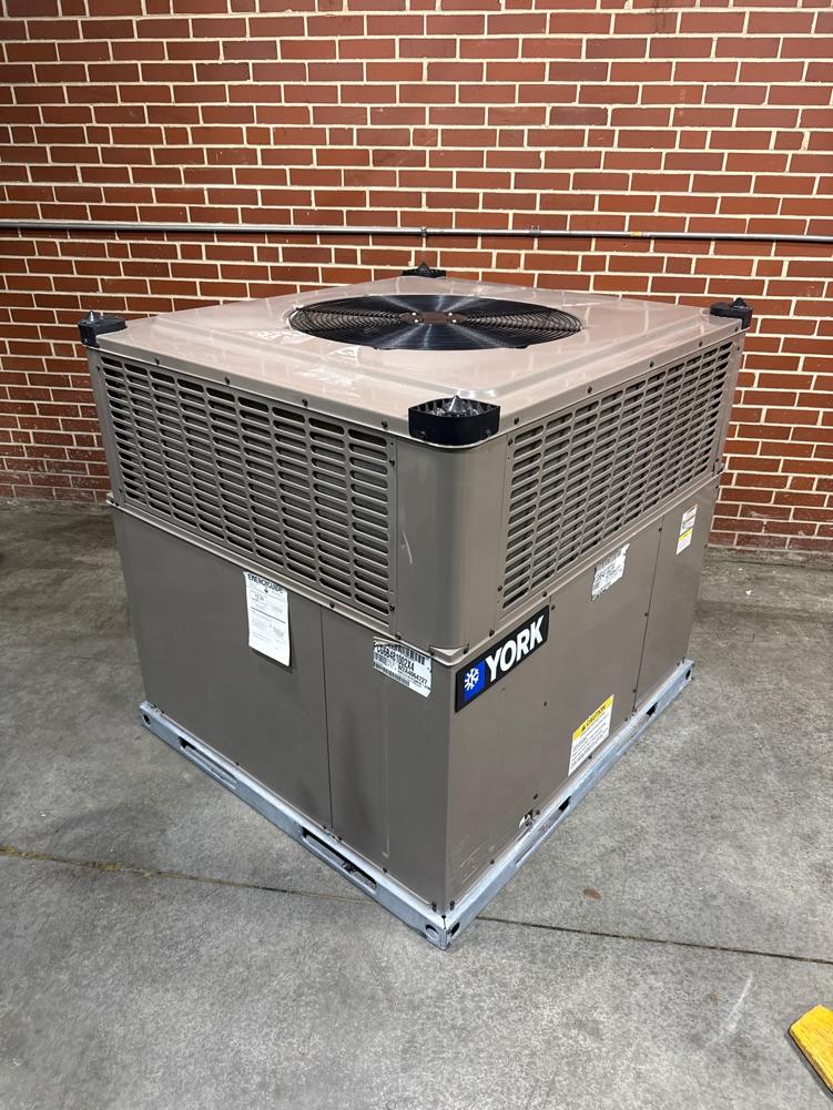 4 Ton Low NOx 2-Stg Convertible Natural Gas/Electric Packaged Unit, 15.2 SEER2, 208-230/60/1, R410A
