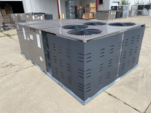 20 Ton Four-Stage Downflow Packaged Air Conditioning Unit, 11 EER, 208-230/60/3, R410A