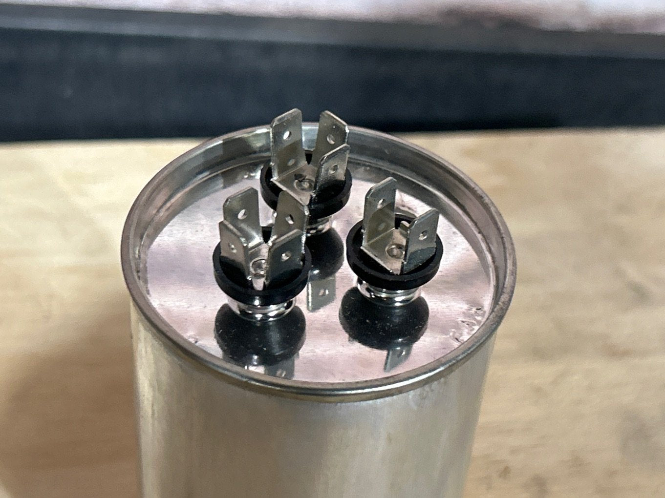 370 Vac, 50+5MFD 50/60 Hz, Round Capacitor