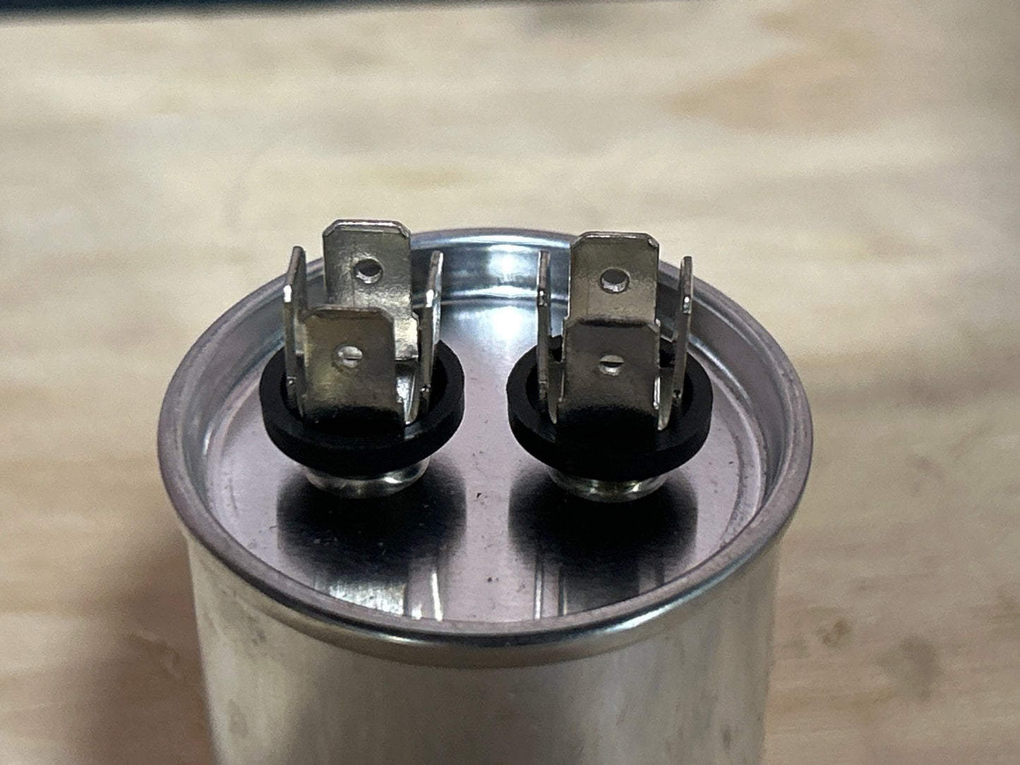 370 Vac, 5MFD 50/60 Hz, Round Capacitor