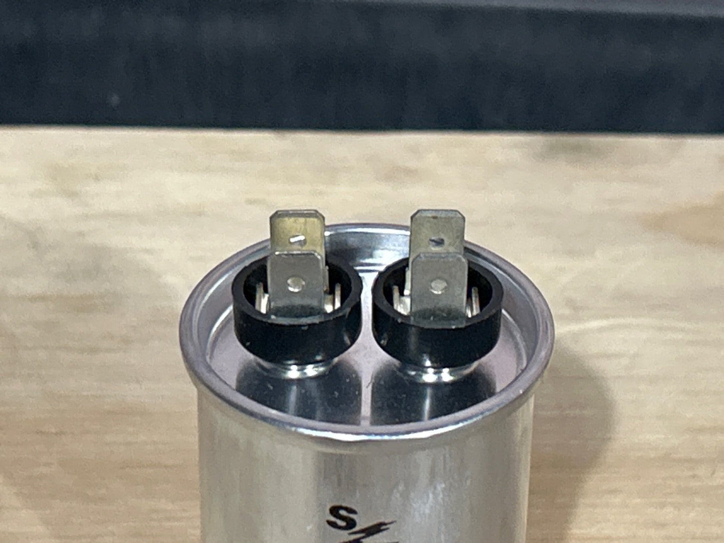 370 Vac, 5MFD 50/60 Hz, Round Capacitor