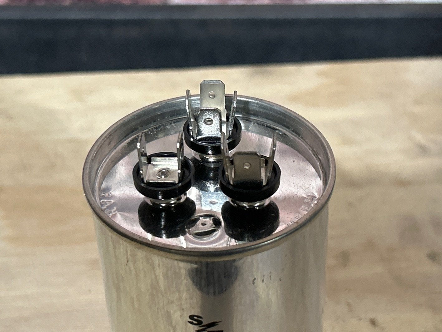 370 Vac, 40+7.5MFD 50/60 Hz, Round Capacitor