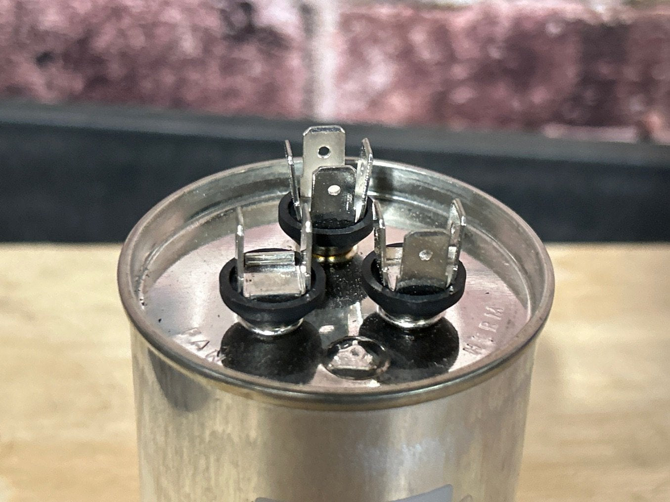 370 Vac, 40+10MFD 50/60 Hz, Round Capacitor