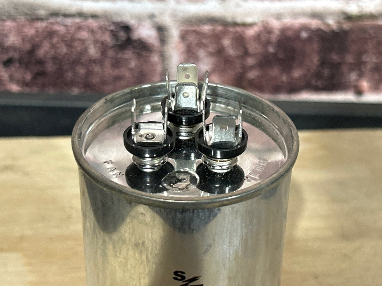 370 Vac, 60+3MFD 50/60 Hz, Round Capacitor