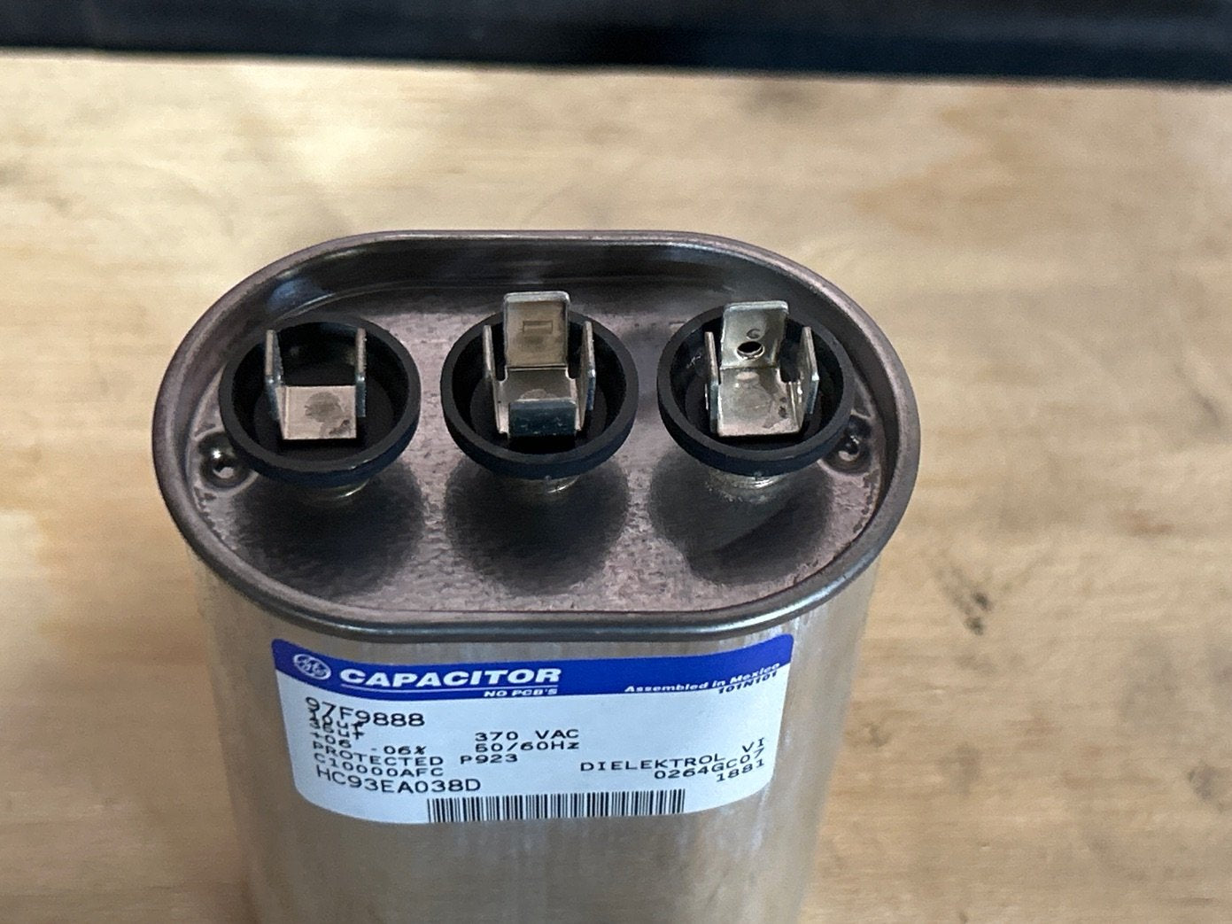 370 Vac, 35+10MFD 50/60 Hz, Oval Capacitor
