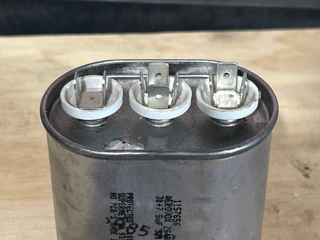 370 Vac, 30+7.5MFD 50/60 Hz, Oval Capacitor