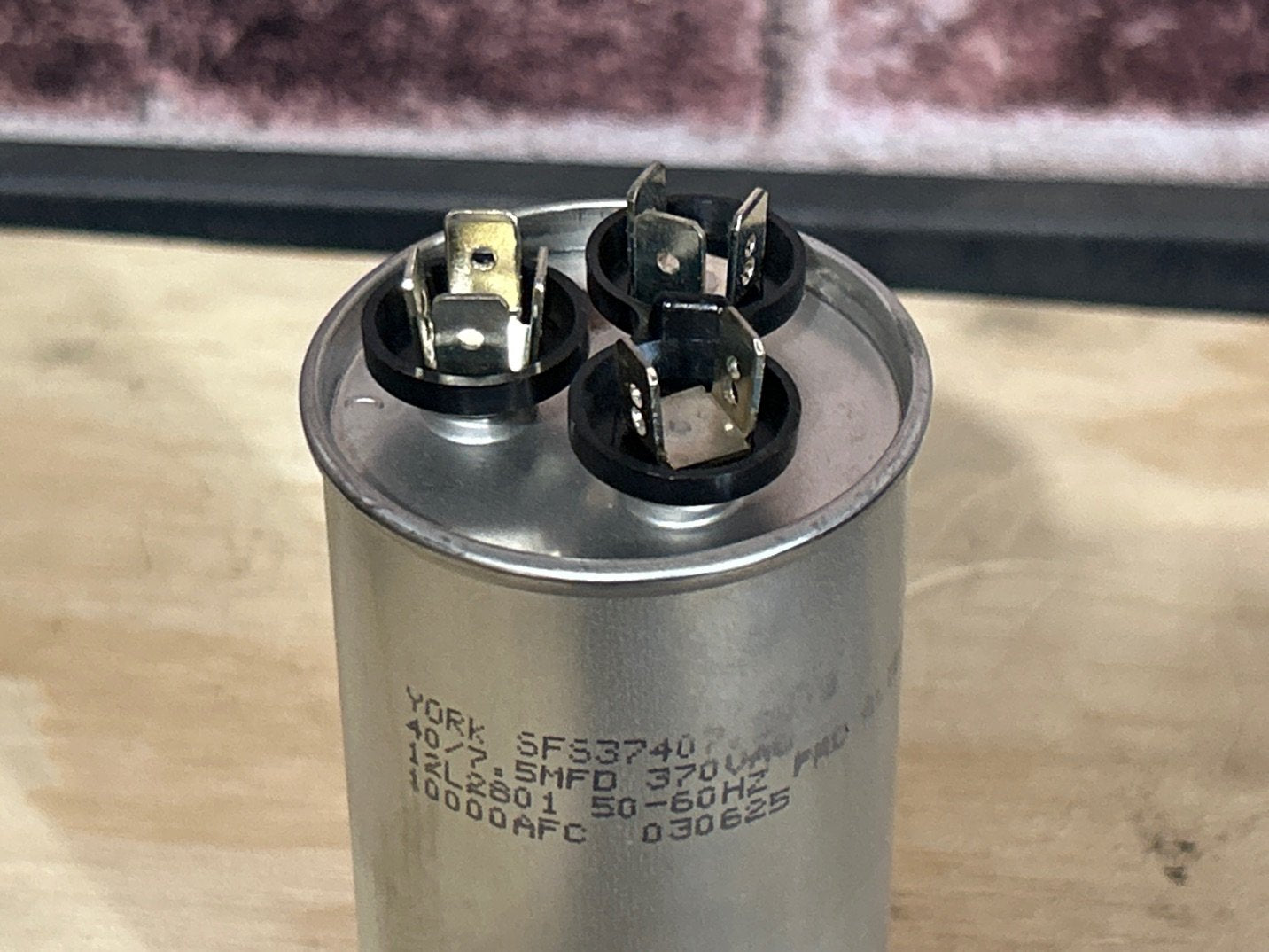 370 Vac, 40+5MFD 50/60 Hz, Round Capacitor
