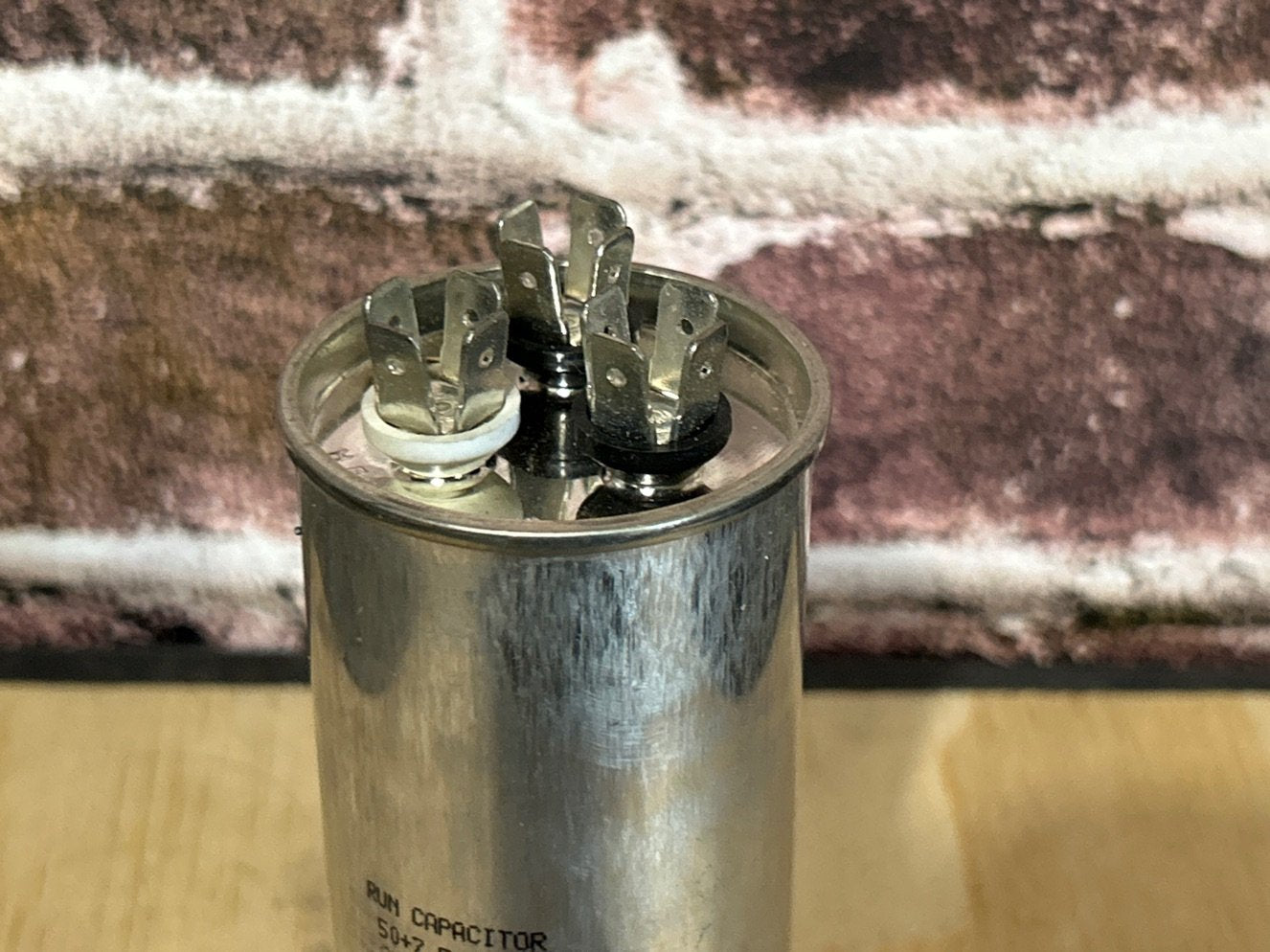 370 Vac, 50+7.5MFD 50/60 Hz, Round Capacitor
