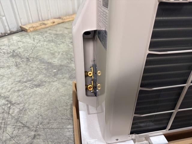 12,000 BTU Single-Zone Outdoor Inverter Heat Pump Mini Split Unit, 22 SEER 208-230/60/1 R-410A