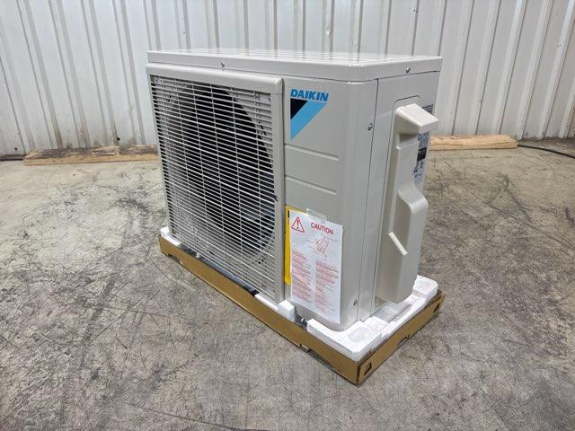 9,000 BTU Single-Zone Outdoor Inverter Heat Pump Mini Split Unit, 18 SEER 208-230/60/1 R-410A