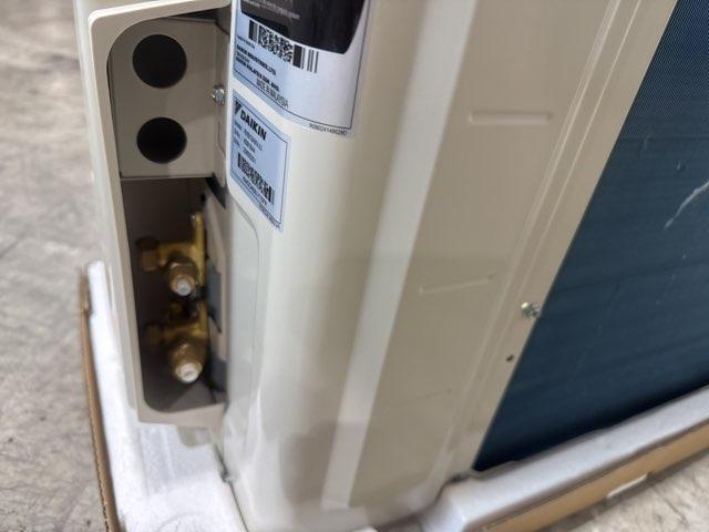 12,000 BTU Single-Zone Outdoor Inverter Heat Pump Mini Split Unit, 17 SEER 208-230/60/1 R-410A