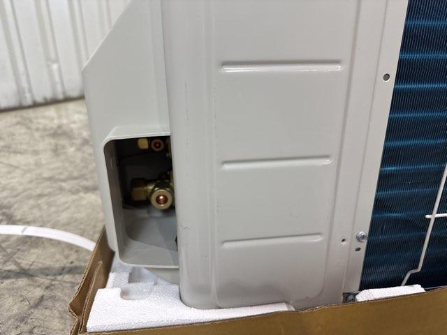 18,000 BTU Single-Zone Outdoor Inverter Heat Pump Mini Split Unit, 20.3 SEER 208-230/60/1 R-410A