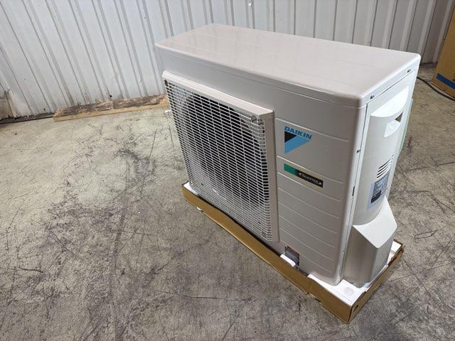 18,000 BTU Single-Zone Outdoor Inverter Heat Pump Mini Split Unit, 20.3 SEER 208-230/60/1 R-410A