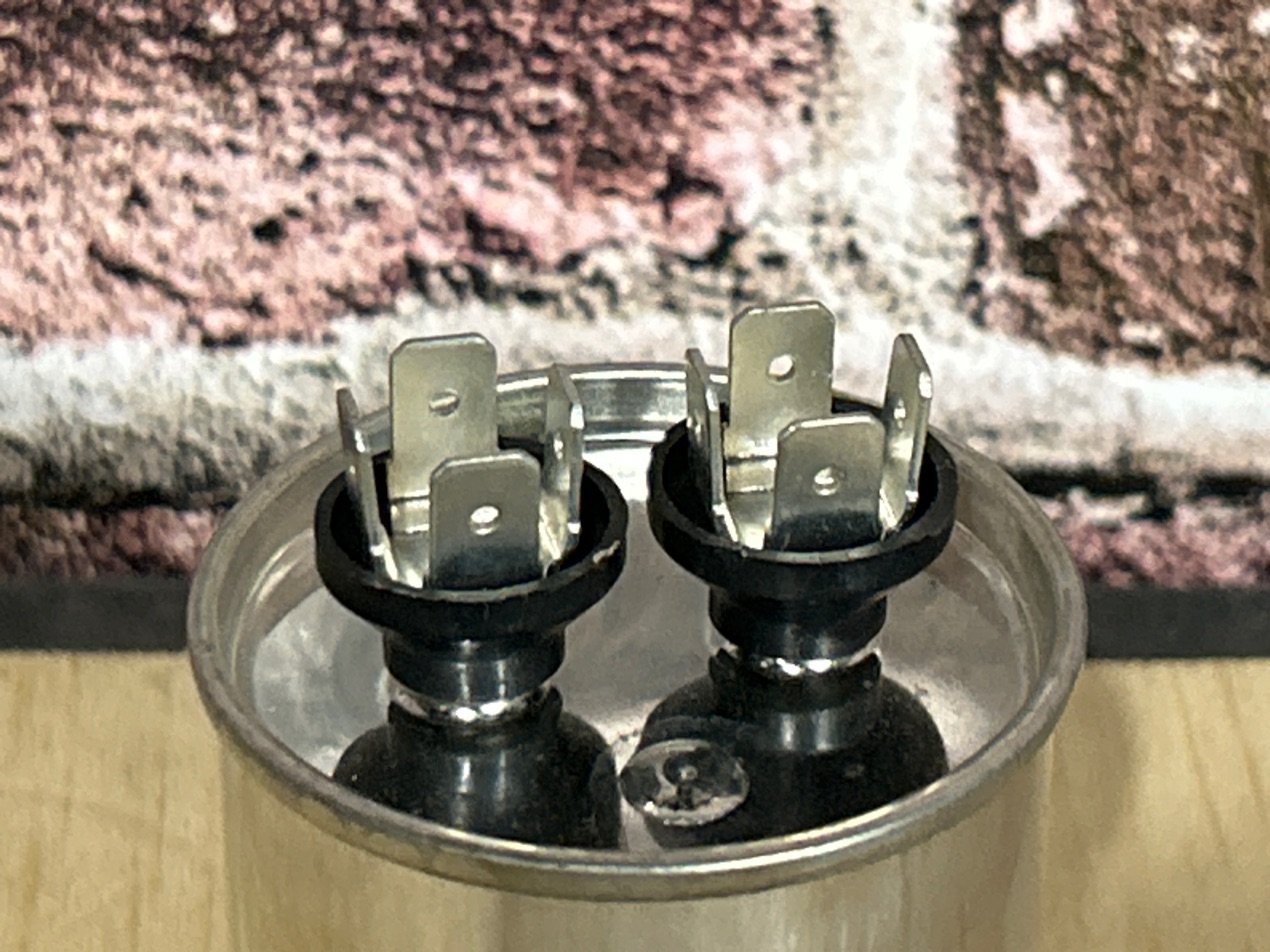 370 Vac, 3MFD 50/60 Hz, Round Capacitor