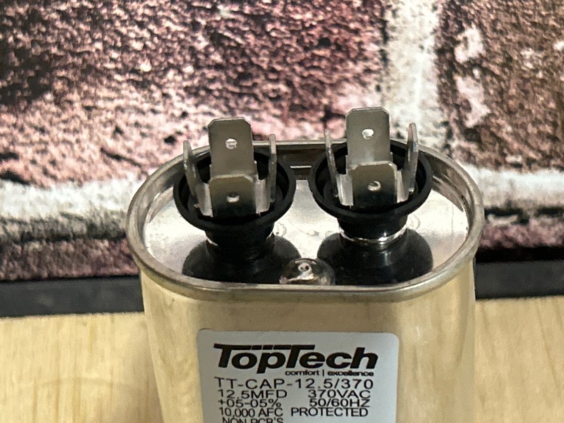 370 Vac, 12.5MFD 50/60 Hz, Oval Capacitor