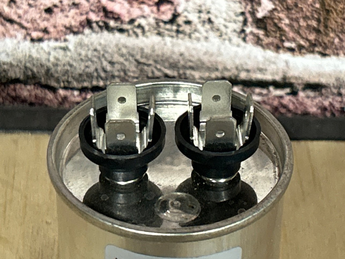 370 Vac, 4MFD 50/60 Hz, Round Capacitor